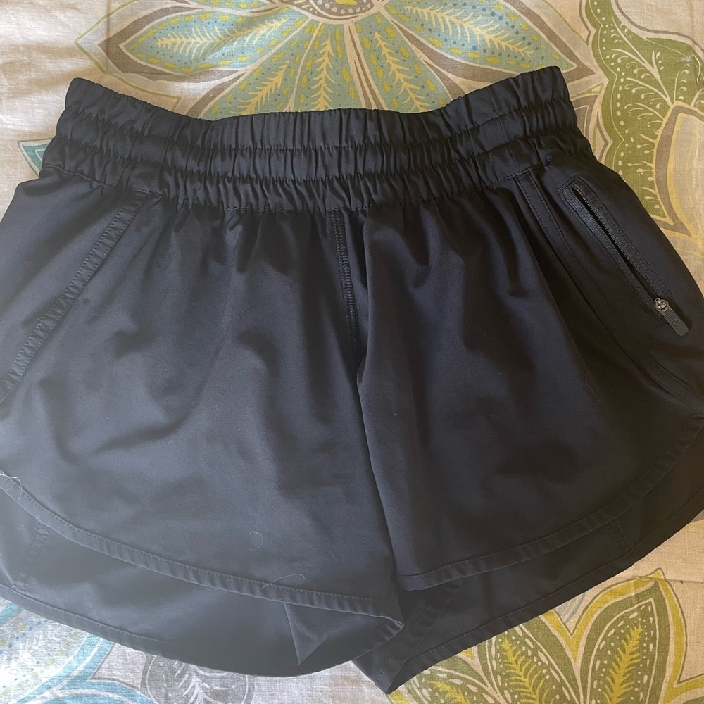 Lululemon Tracker Lined Short 4” size 8